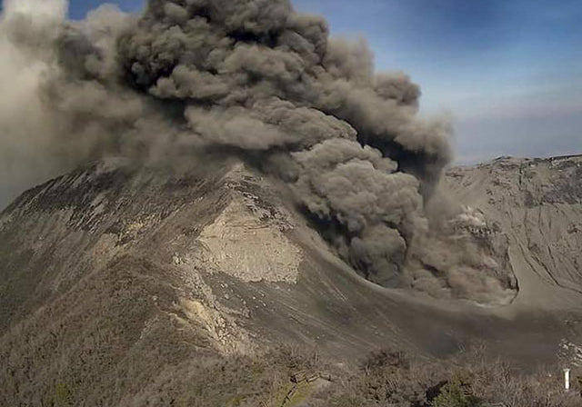 TURRIALBA VOLCANO ERUPTS!