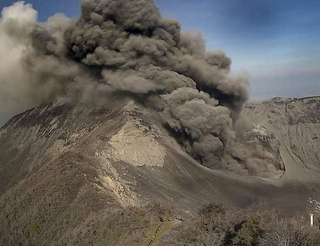 TURRIALBA VOLCANO ERUPTS!