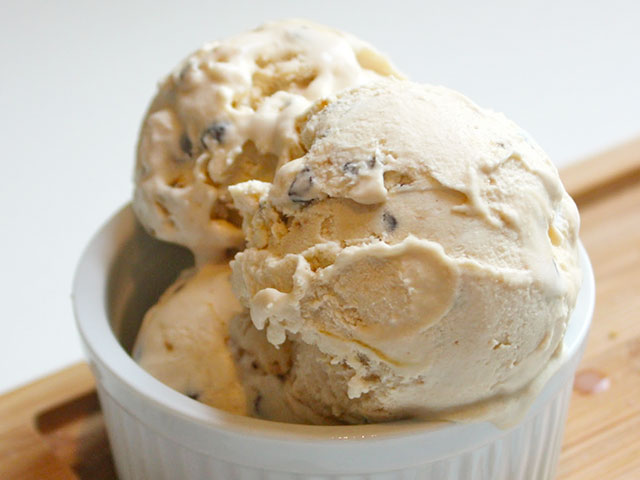 HOMEMADE COFFEE ICE CREAM